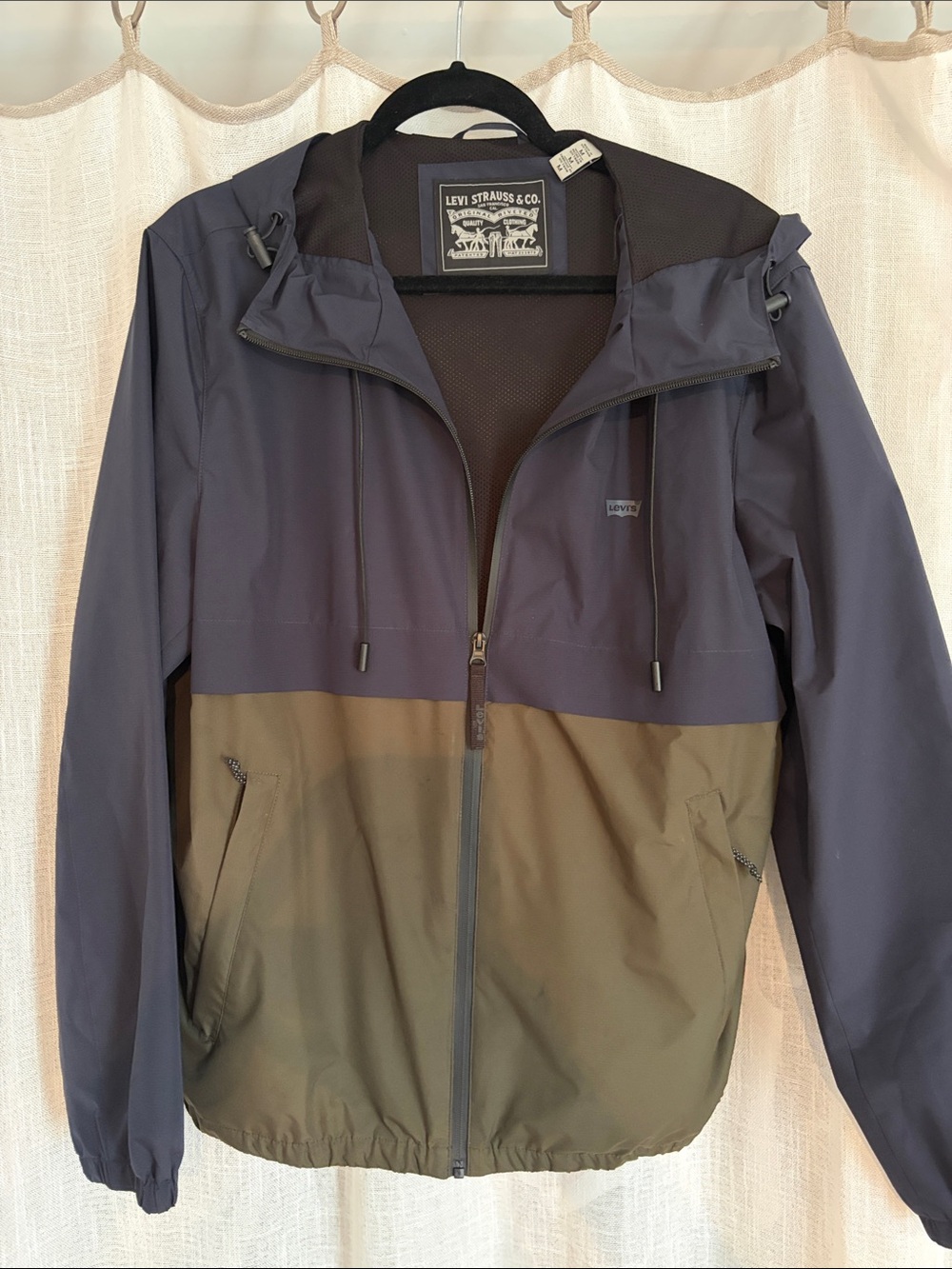 Levi's Men's Two-Tone Hooded Windbreaker - Navy & Olive